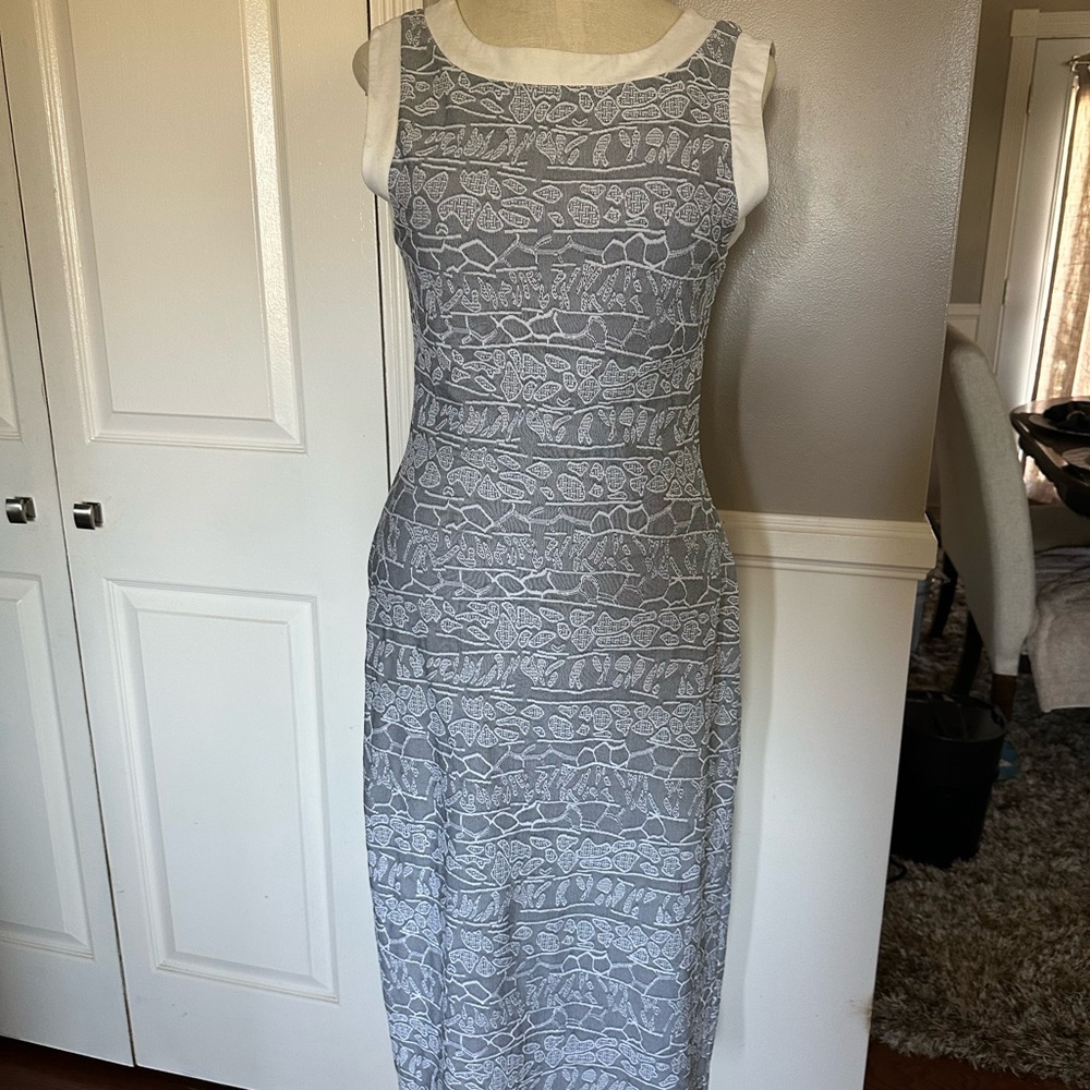 Newport News Gray Sleeveless Sheath Midi Dress